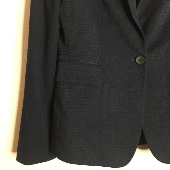 TAHARI Reptile Crocodile Print Blazer‎ - Picture 4 of 10